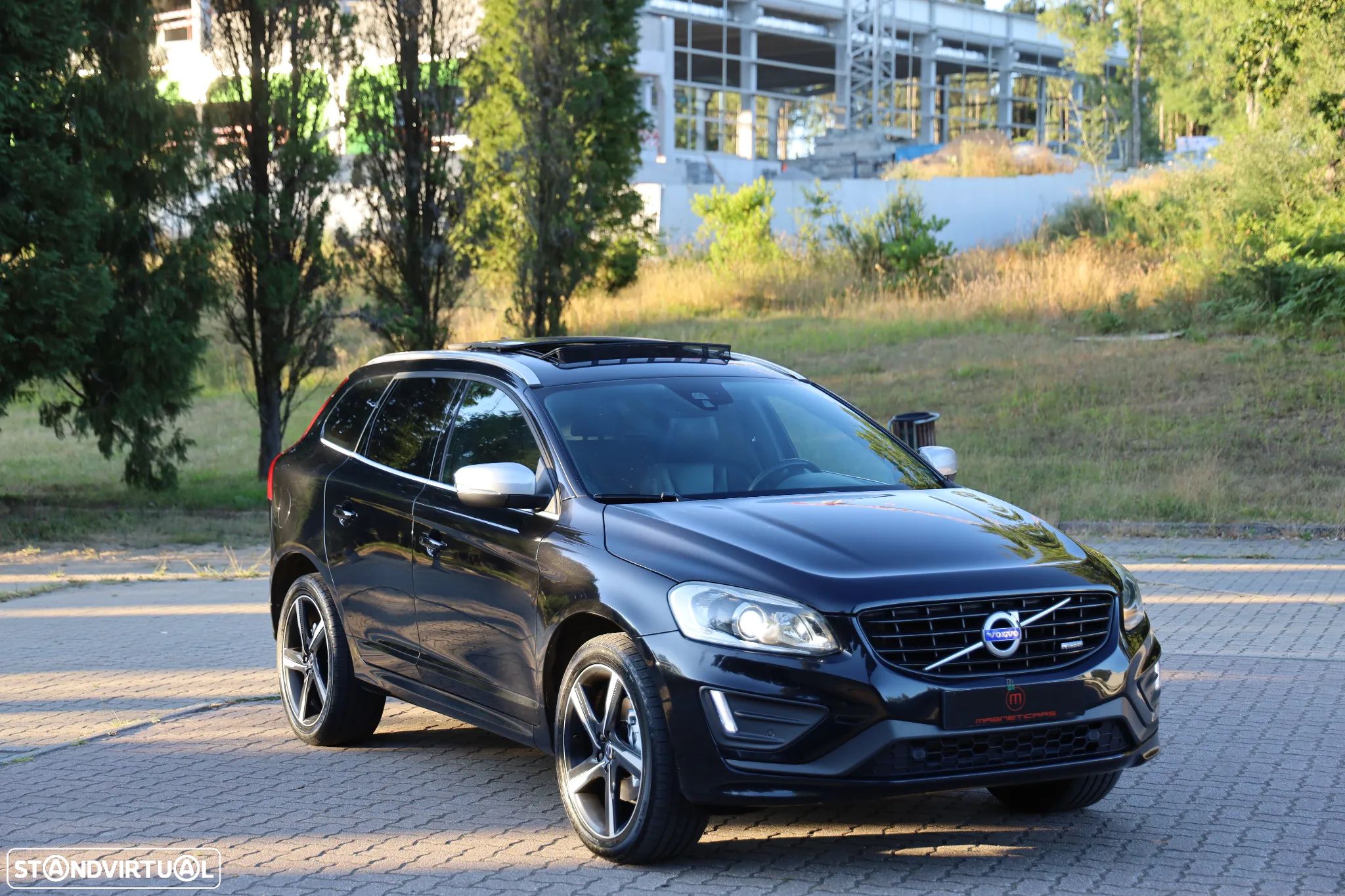 Volvo XC 60 2.0 D4 R-Design Geartronic - 1