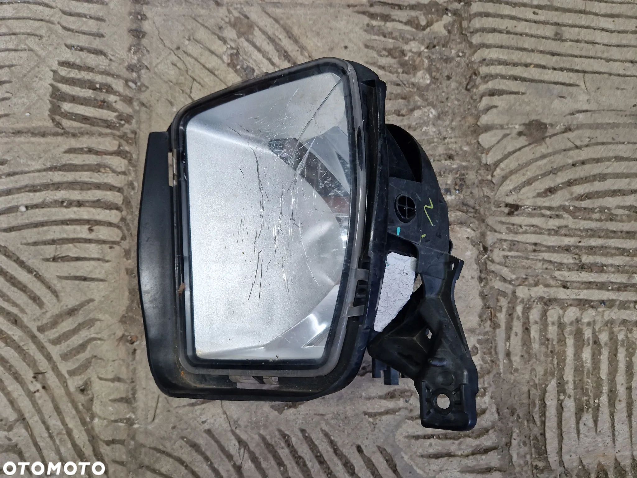 Dodge RAM IV 1500 lifting 13- halogen lewy lampa przeciwmgielna - 1