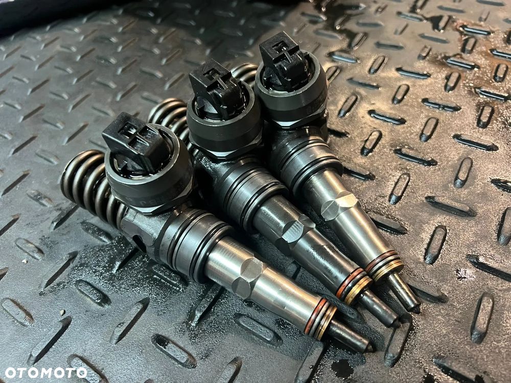 WTRYSKIWACZE AUDI VW SEAT SKODA KOMPLET 1.4TDI 75KM 045130073T AUDI A2 1.4 TDI  POSIADAM 2 KOMPLETY - 1