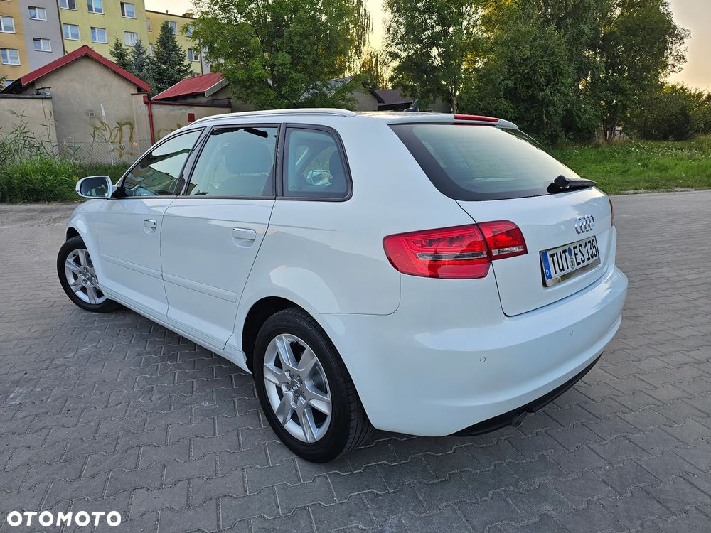 Audi A3 Sportback 1.6 TDI (clean diesel) S tronic S line Sportpaket - 4