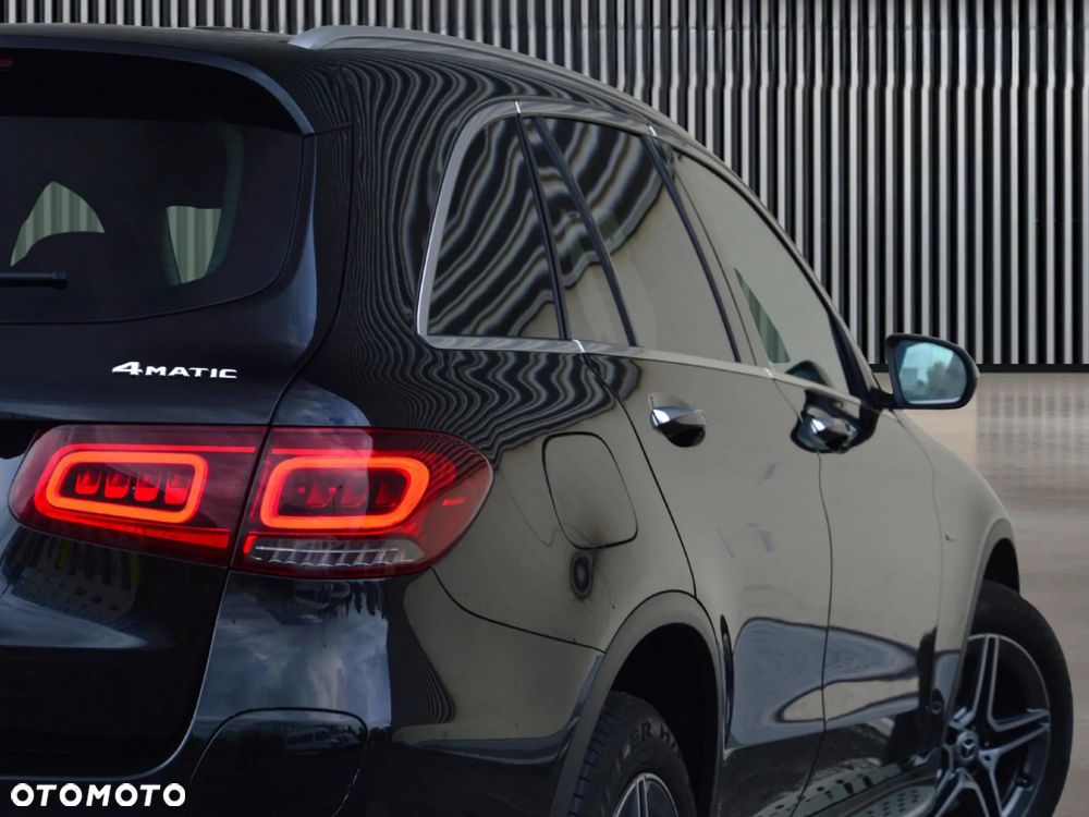 Mercedes-Benz GLC 300 e 4-Matic - 11