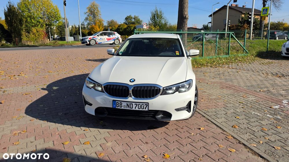 BMW Seria 3 318d Sport Line - 21