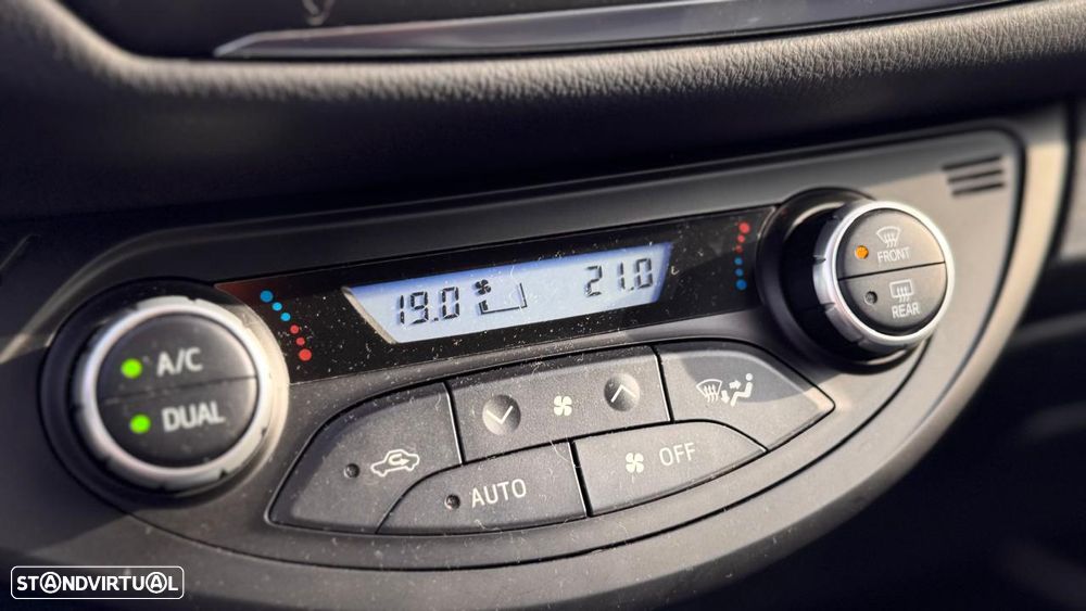 Toyota Yaris 1.5 HSD Comfort +P.Style+Navi - 19