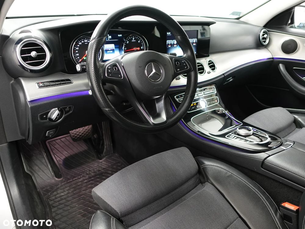 Mercedes-Benz Klasa E 220 d 9G-TRONIC - 18