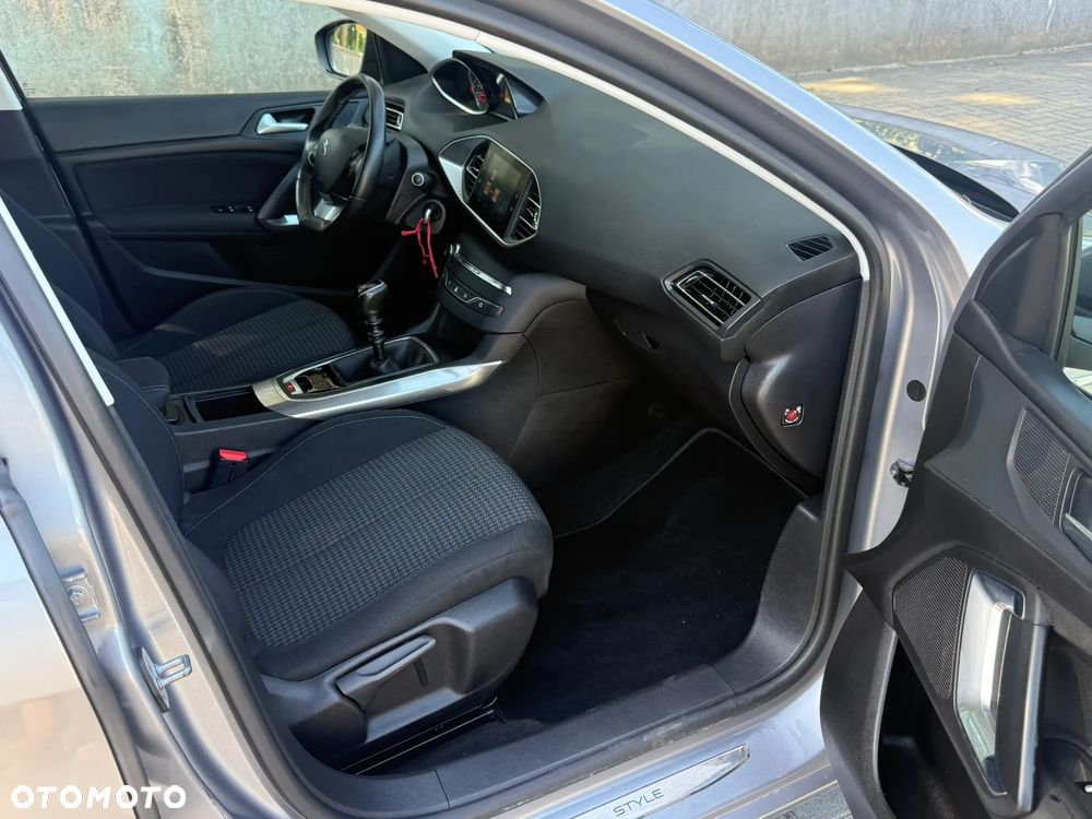 Peugeot 308 1.2 PureTech Active Pack S&S - 31