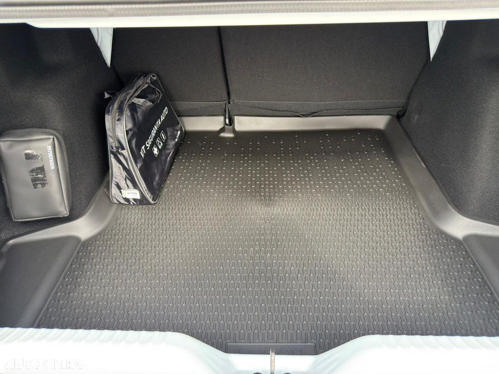 Dacia Logan TCe 90 MT6 Expression - 9