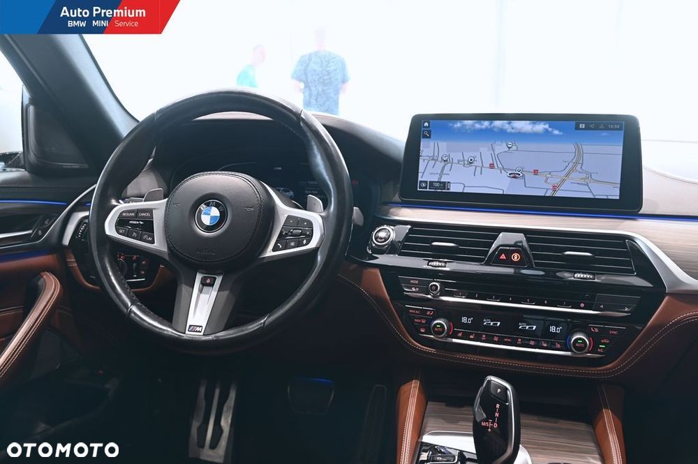 BMW Seria 5 530d xDrive mHEV - 15