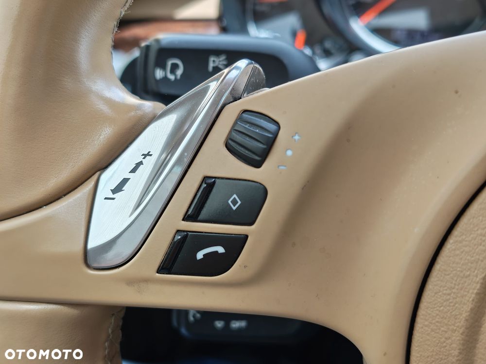 Porsche Panamera Platinum Edition PDK - 18
