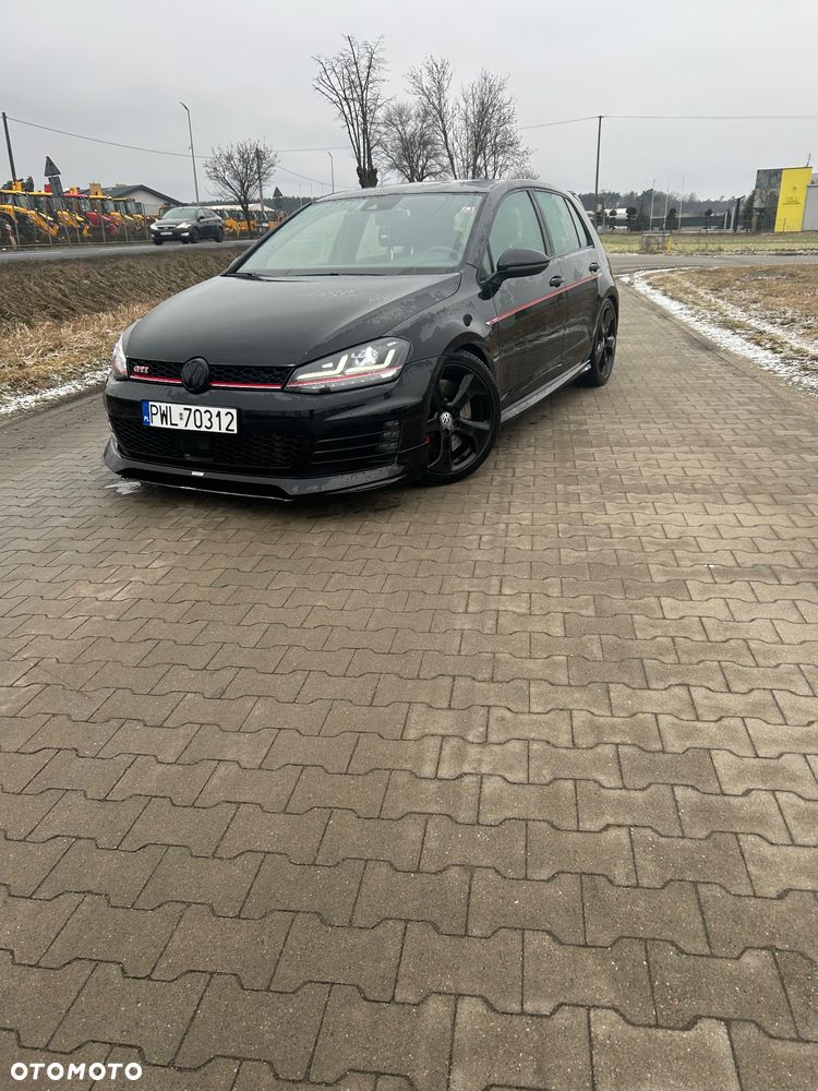 Volkswagen Golf - 25