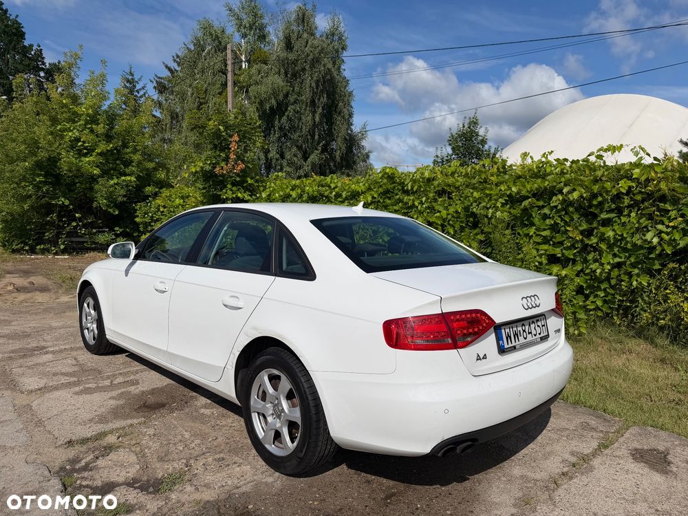 Audi A4 Limousine - 5