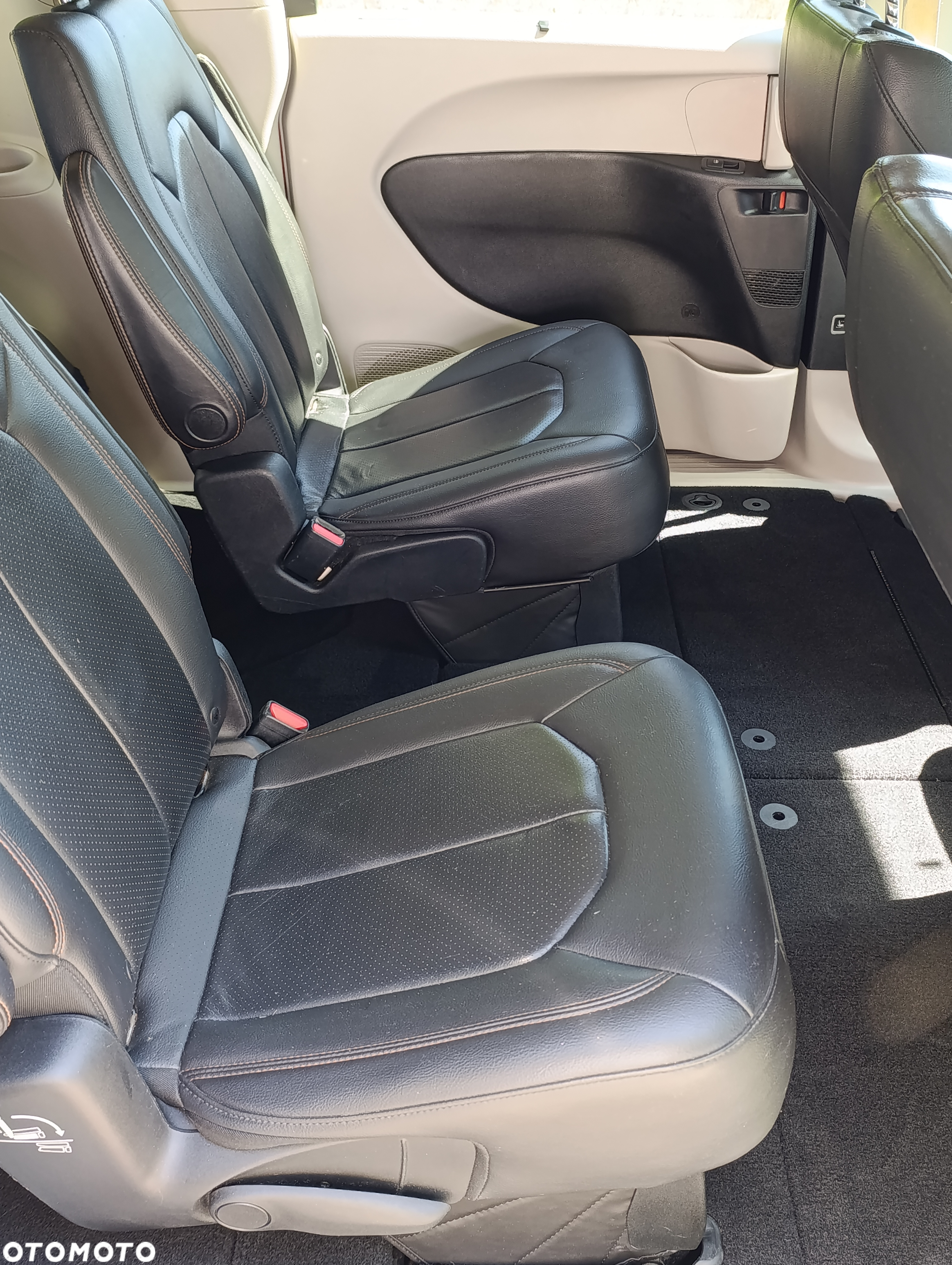 Chrysler Pacifica - 19