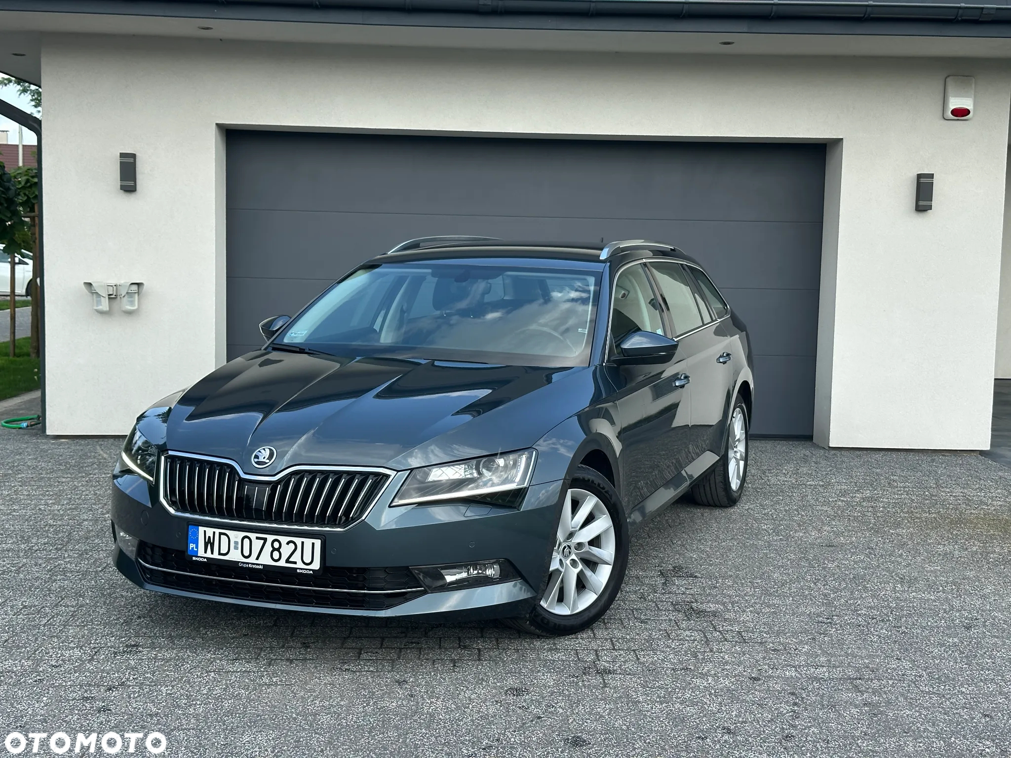 Skoda Superb 2.0 TDI SCR Style DSG - 4