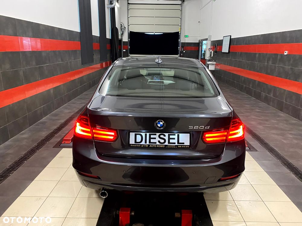 BMW Seria 3 320d Efficient Dynamic Edition Blue Performance Sport Line - 9