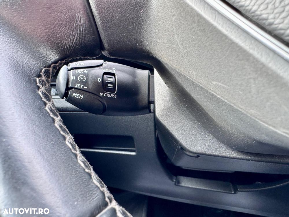 Peugeot 3008 1.2 PureTech S&S EAT8 Allure - 30