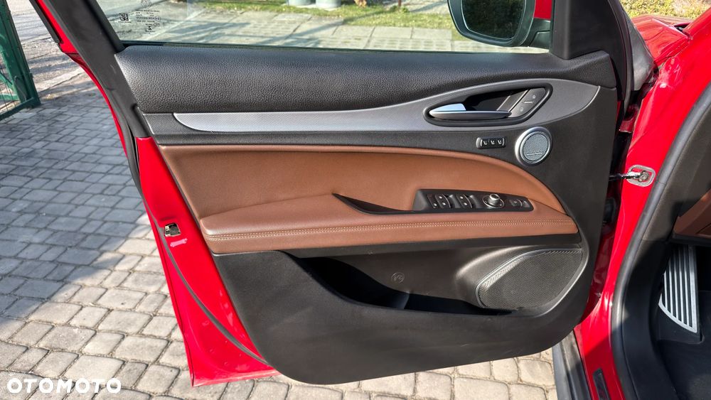 Alfa Romeo Stelvio 2.0 Turbo 16V AT8-Q4 Ti - 26