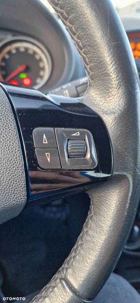 Opel Corsa 1.2 16V Essentia - 18