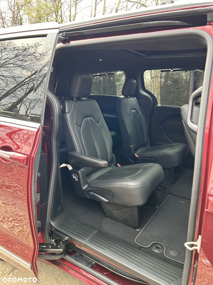 Chrysler Pacifica - 31