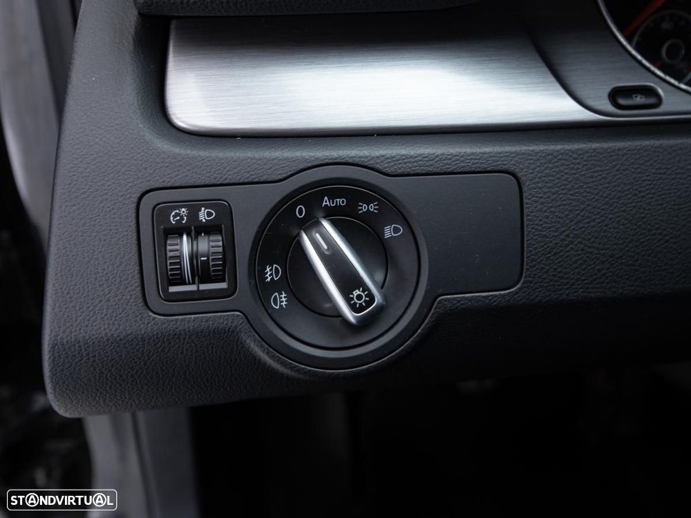 VW Passat Variant - 13