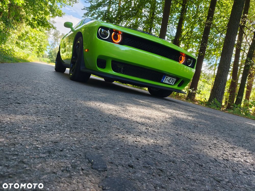 Dodge Challenger - 8