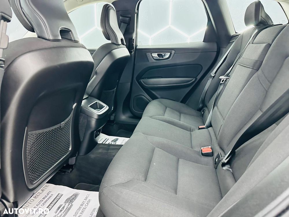 Volvo XC 60 B4 MHEV AT8 FWD Momentum Pro - 15