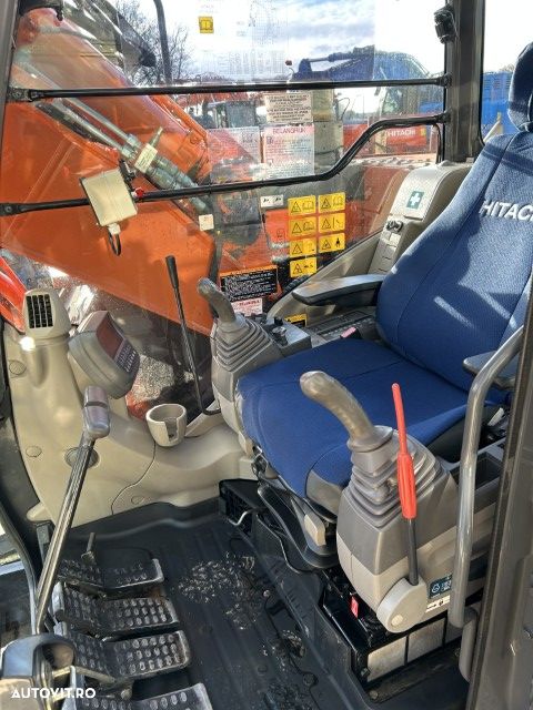 Hitachi ZX 135 US-3 - 9