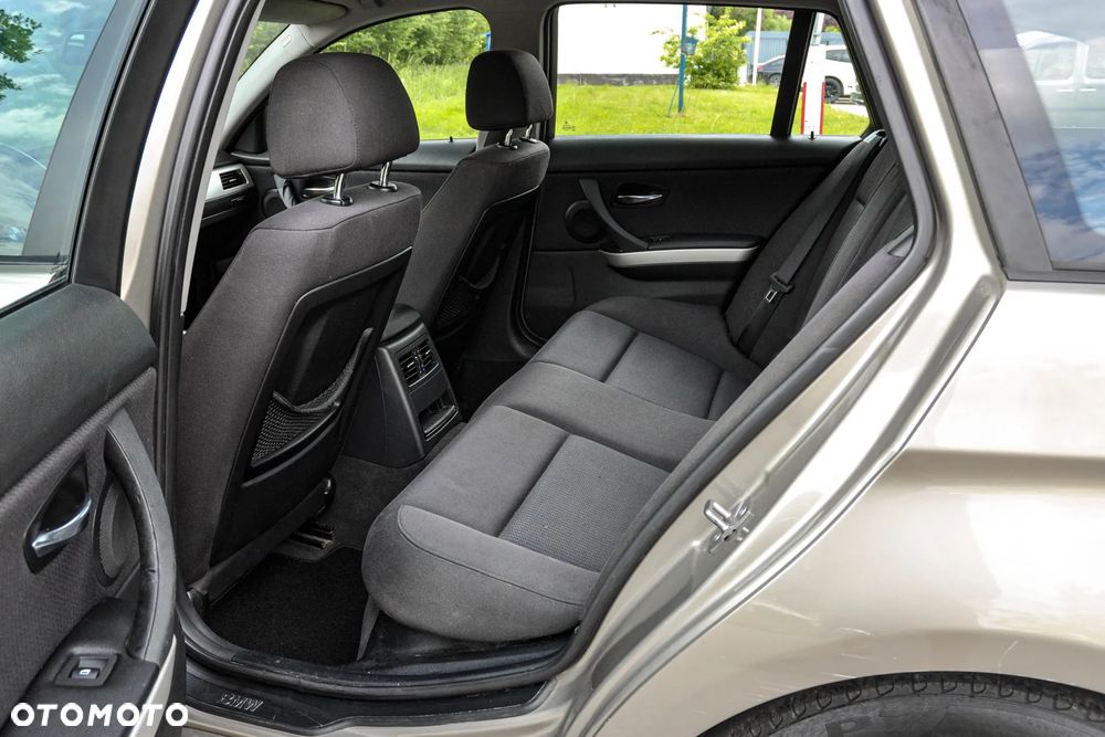BMW Seria 3 320d DPF Efficient Dynamics Edition - 8