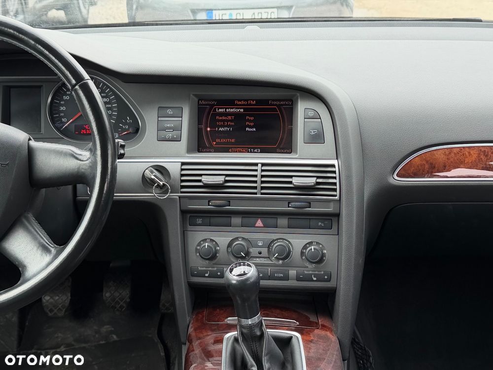 Audi A6 Avant 2.4 - 25