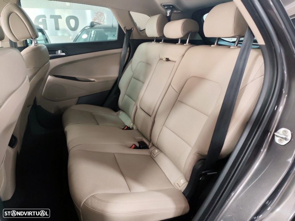 Hyundai Tucson 1.7 CRDi Executive - 12