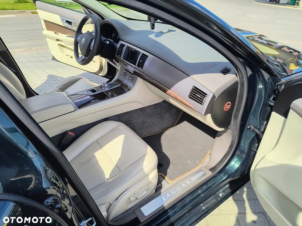 Jaguar XF 4.2 SV8 - 15