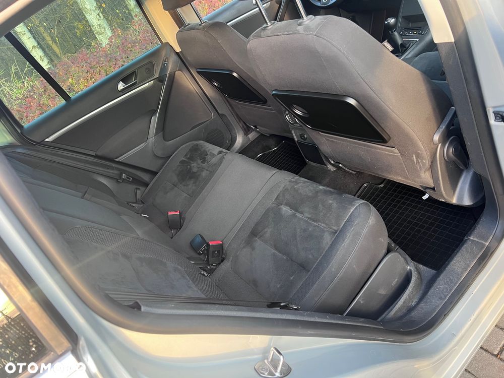 Volkswagen Tiguan 2.0 TDI DPF 4Motion BlueMotion Technology Lounge Sport & Style - 12