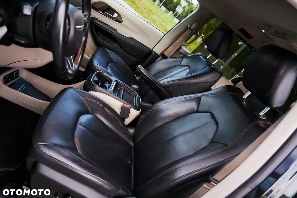 Chrysler Pacifica - 10