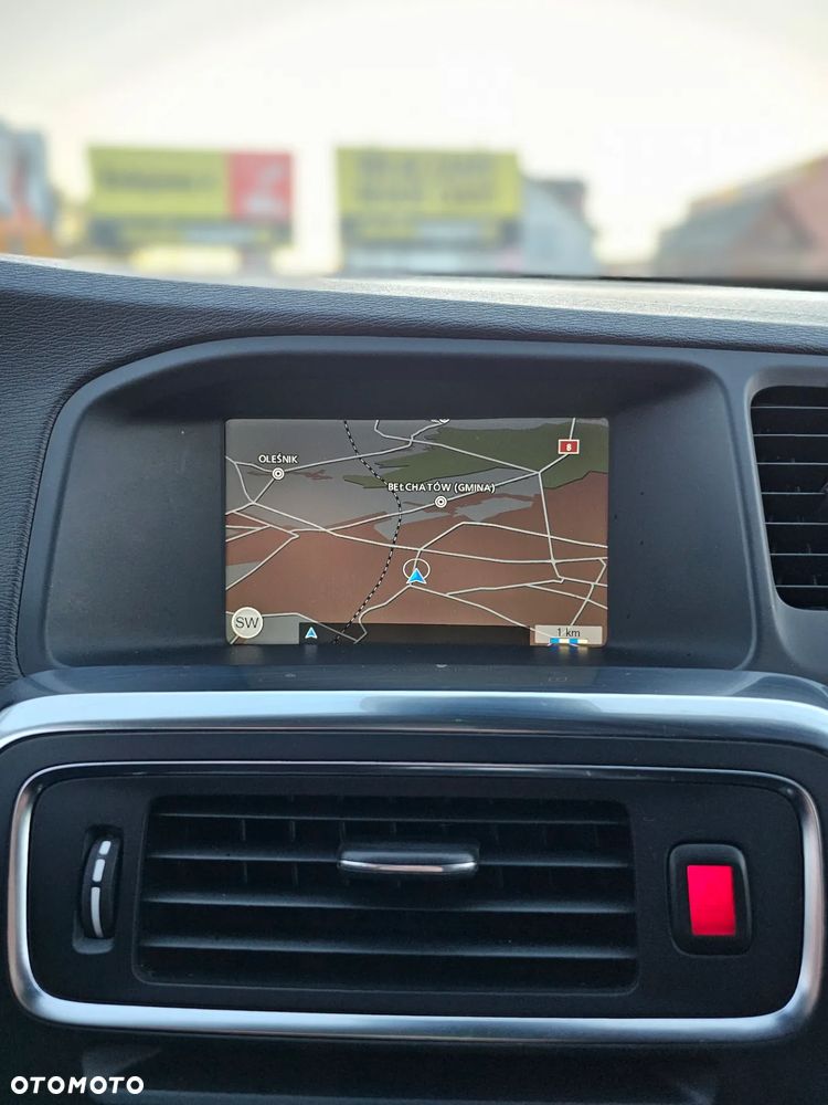 Volvo V60 D4 Momentum - 24