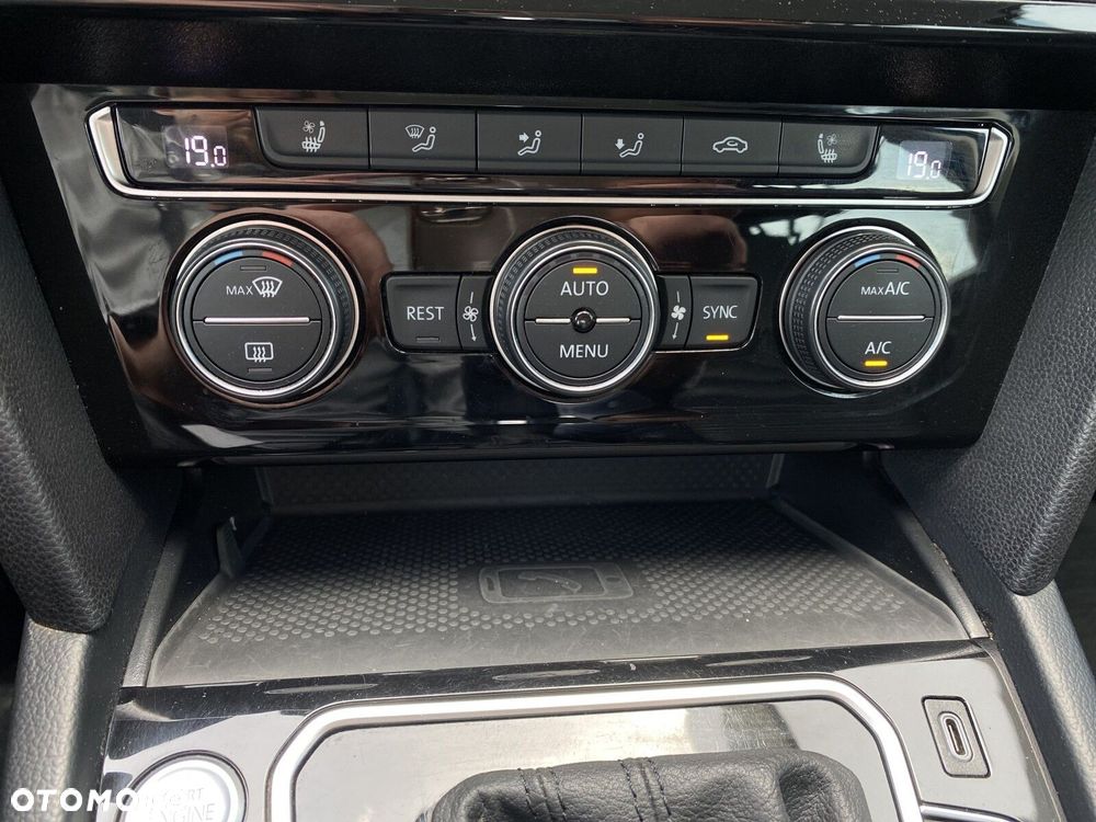 Volkswagen Passat Alltrack 2.0 TSI 4Mot DSG - 22