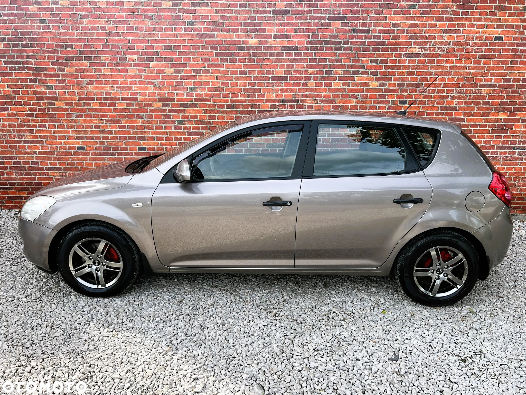 Kia Ceed - 38