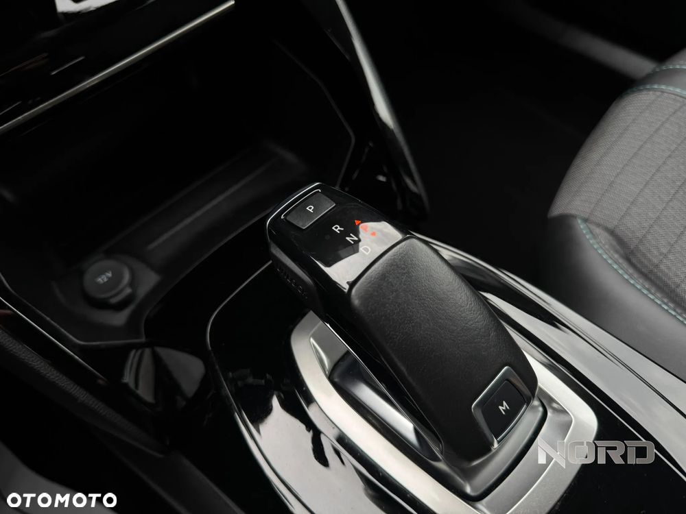 Peugeot 2008 PureTech 130 EAT8 Allure - 25
