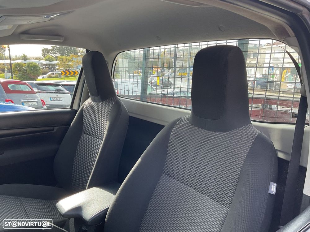 Toyota Hilux 2.4 D-4D 2WD CE - 21