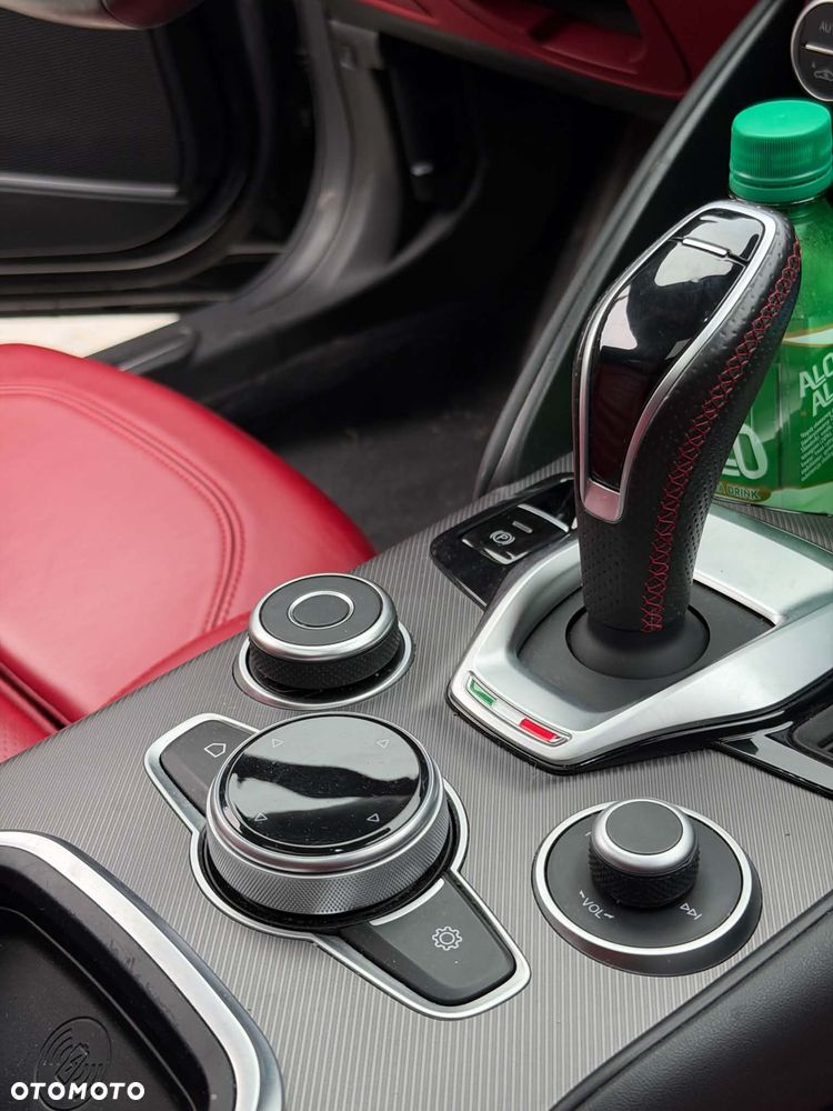 Alfa Romeo Giulia 2.0 Turbo 16V AT8 Veloce Ti - 21