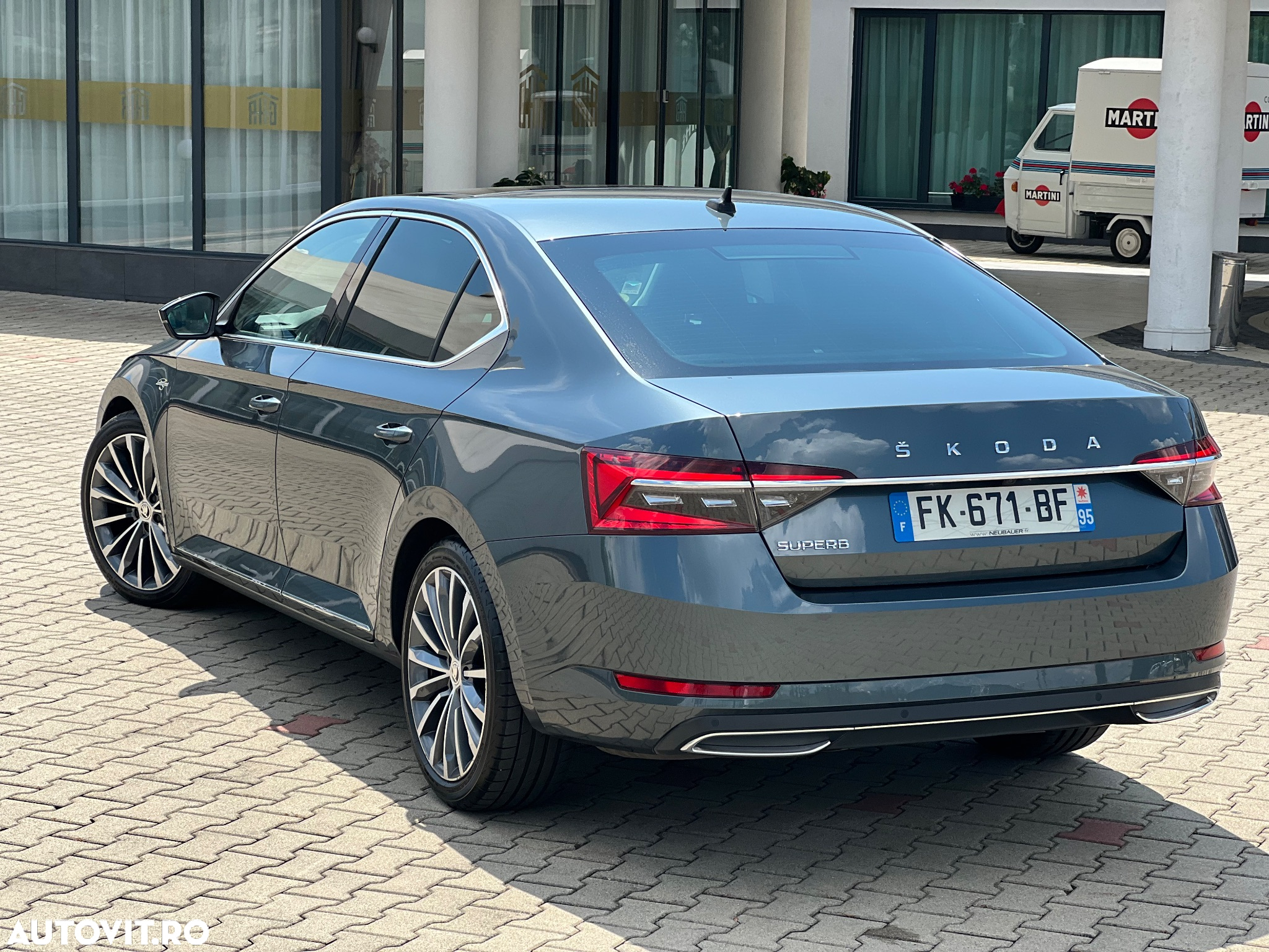 Skoda Superb 2.0 TDI DSG Laurin & Klement - 27