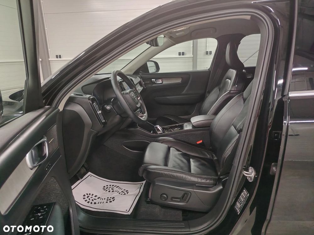 Volvo XC 40 B3 Plus Dark - 19