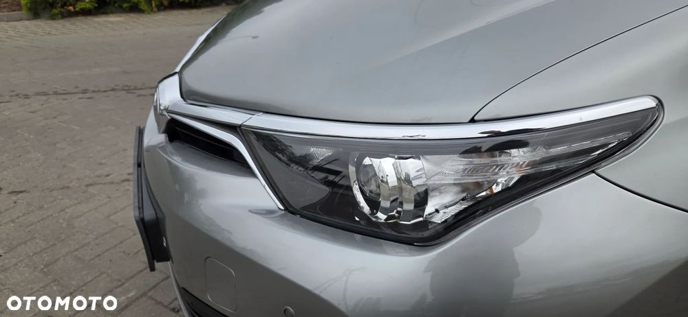 Toyota Auris 1.6 D-4D Design Edition - 22