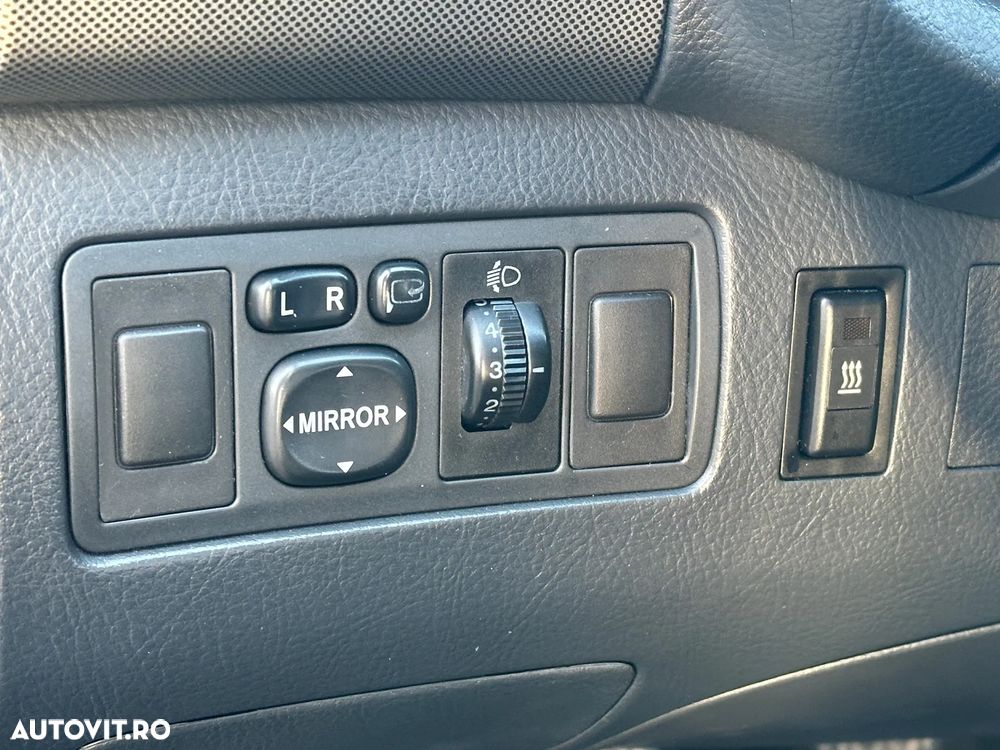 Toyota Avensis 2.0 D-4D Combi Executive - 24