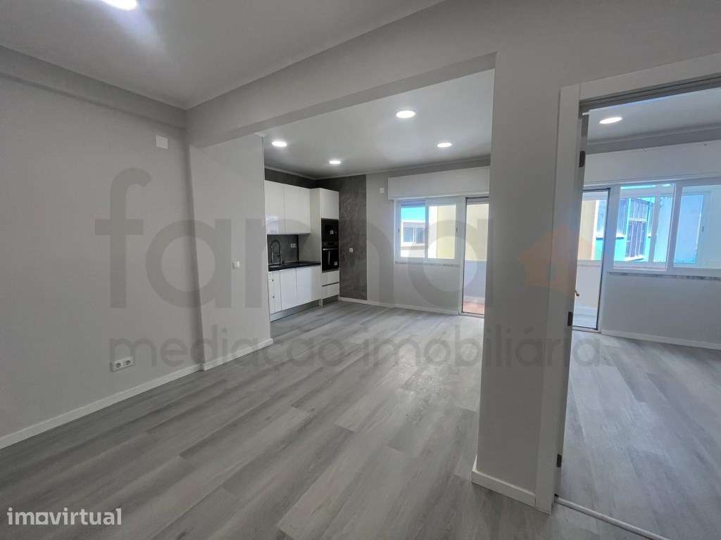 Apartamento T1 Remodelado com Varanda e Elevador - Grande imagem: 3/20
