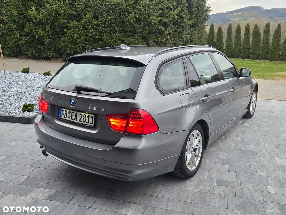 BMW Seria 3 320d xDrive DPF - 18