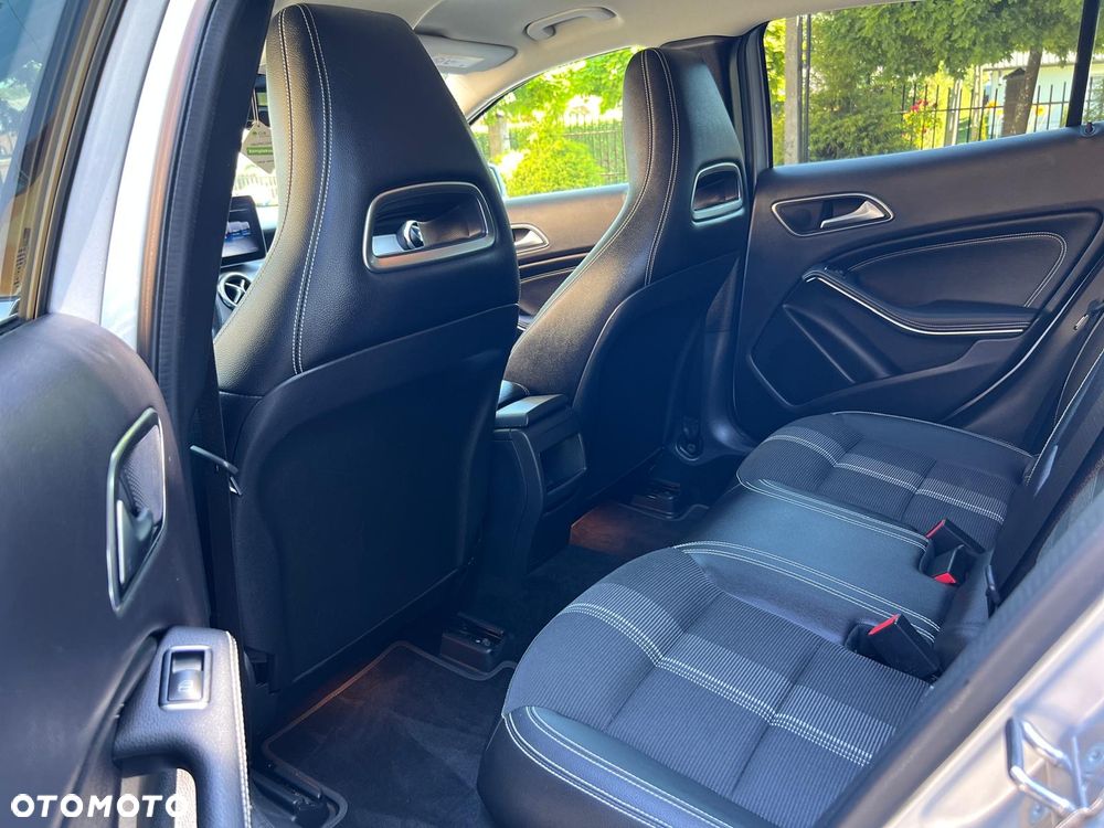 Mercedes-Benz GLA 180 7G-DCT Style - 17