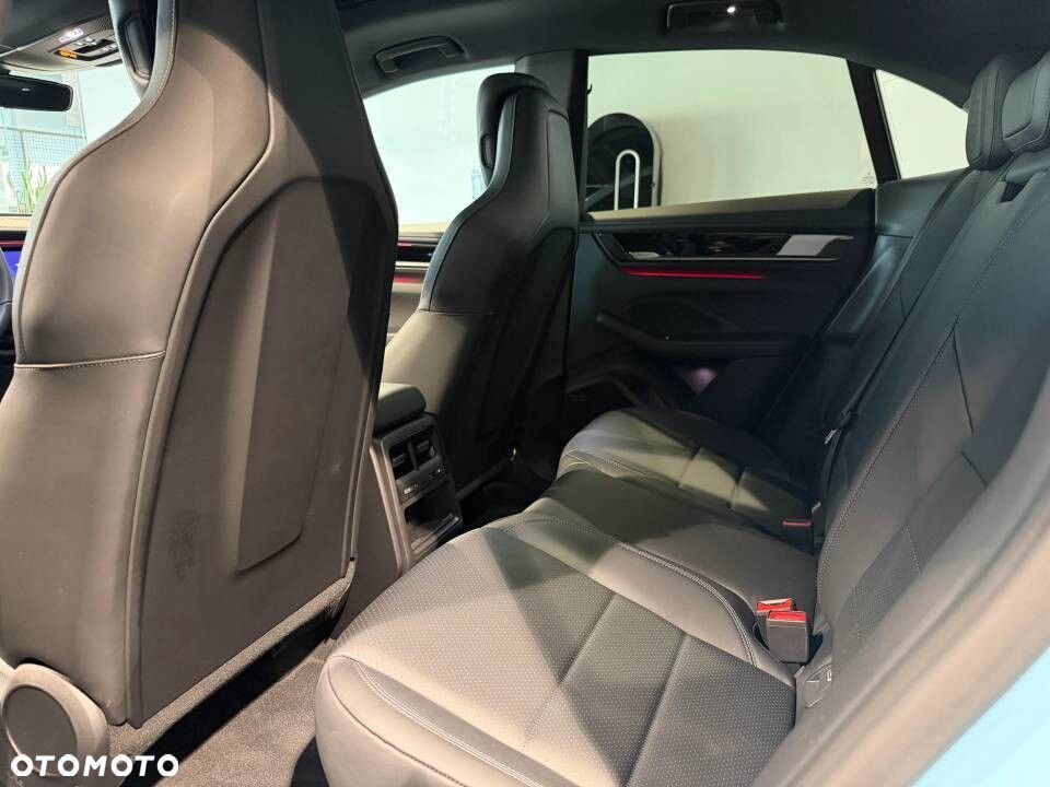 Porsche Macan - 24