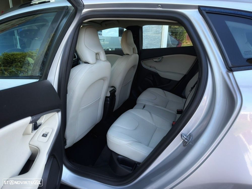 Volvo V40 Cross Country 1.6 D2 Momentum - 19