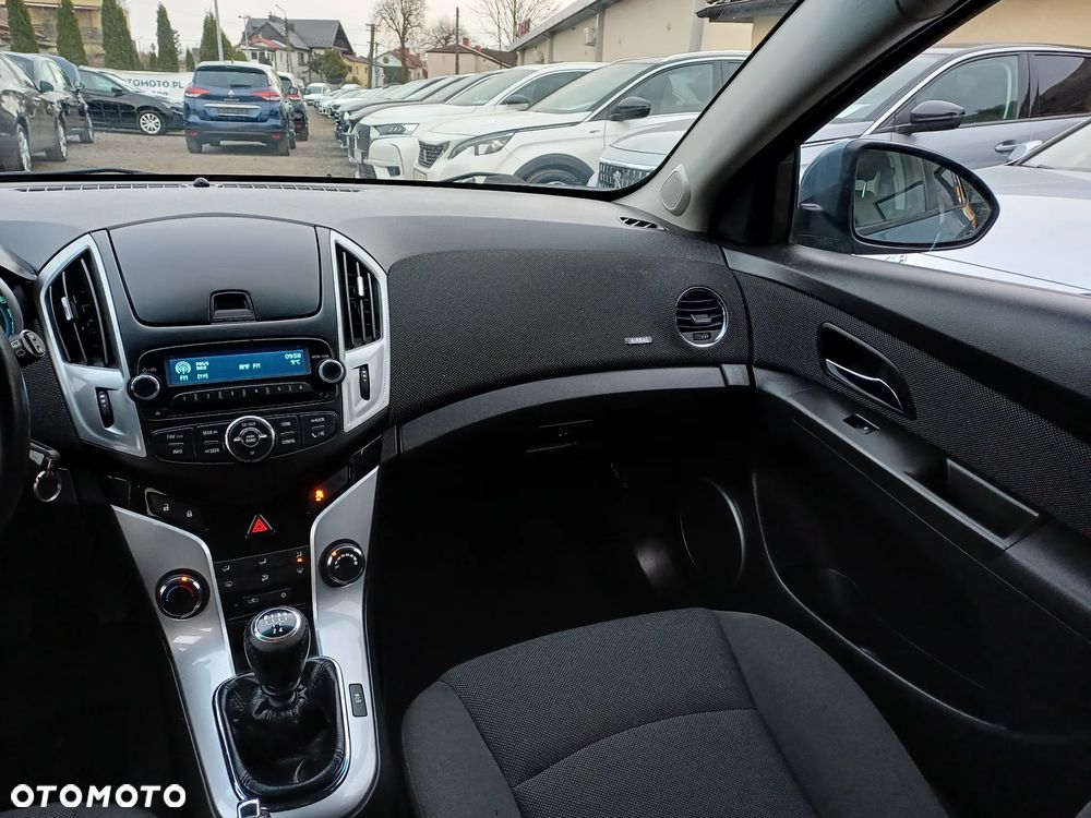 Chevrolet Cruze 1.6 LT+ - 23