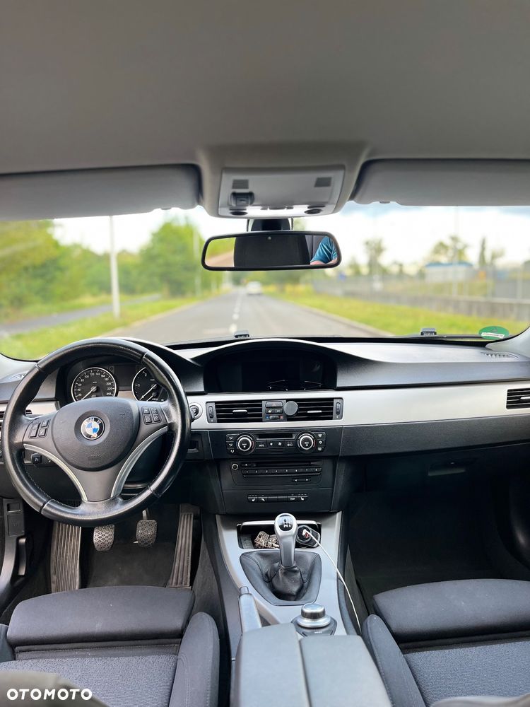 BMW Seria 3 318d - 16