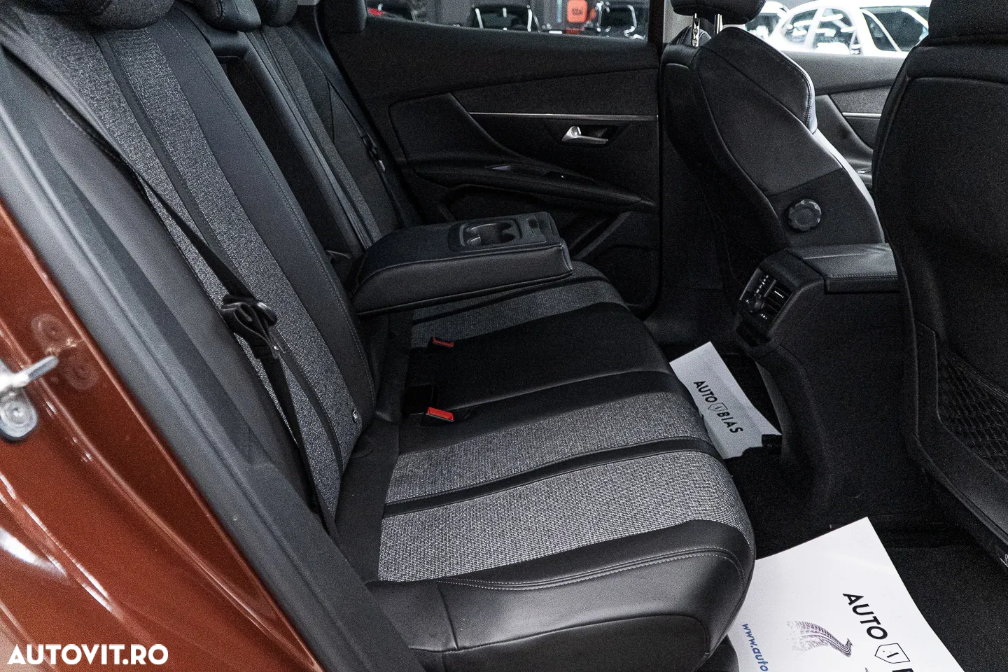 Peugeot 3008 1.2 PureTech Turbo S&S EAT6 Allure - 8