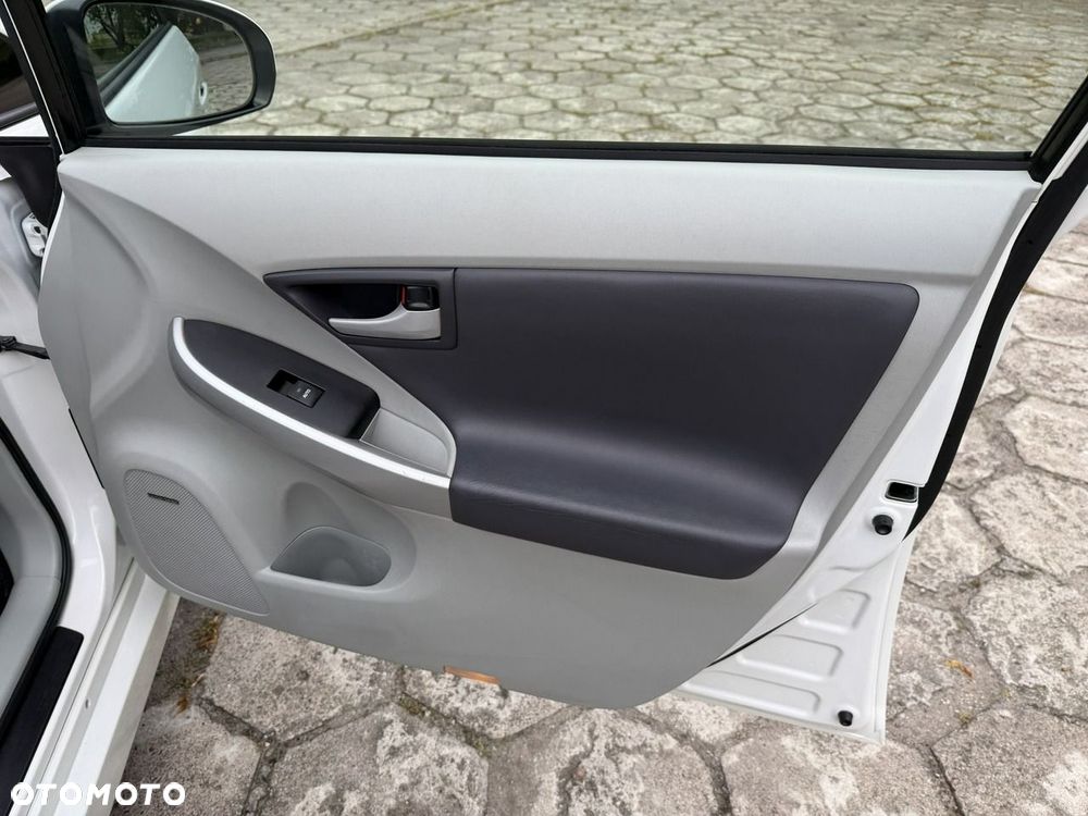 Toyota Prius - 30